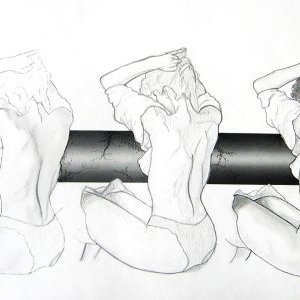 Femme assise de dos